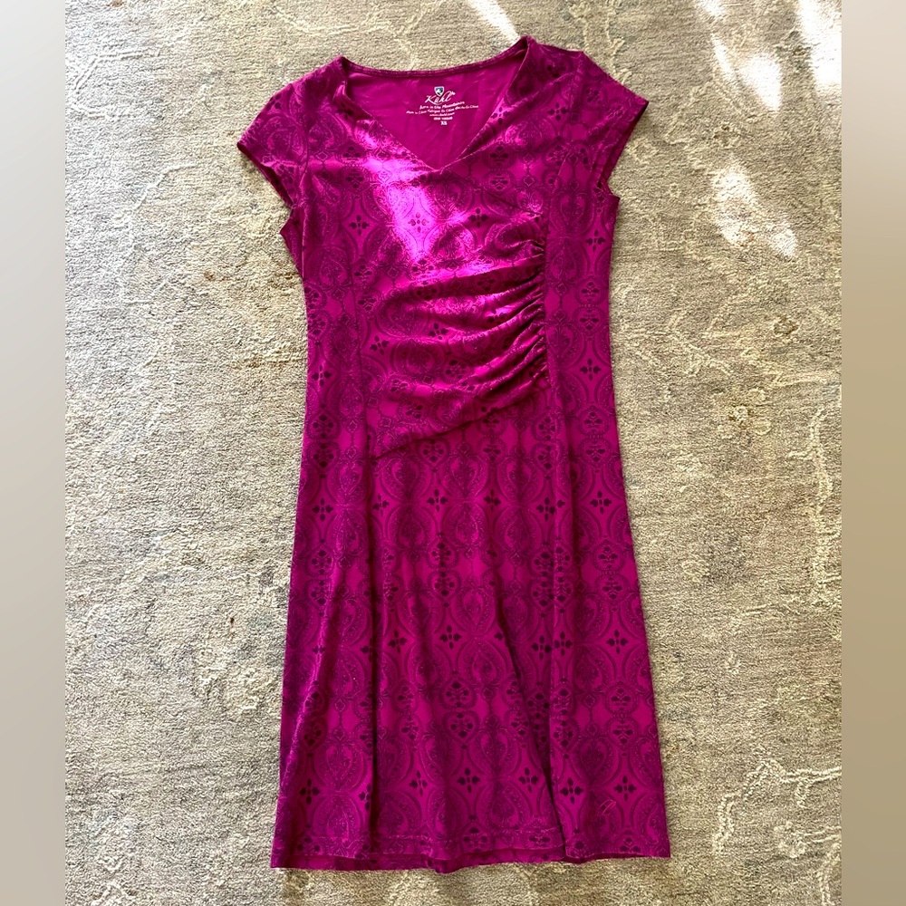 Kuhl Dress Cap Short Sleeve V-Neck Midi Length Pink/fuchsia print ruched XS
